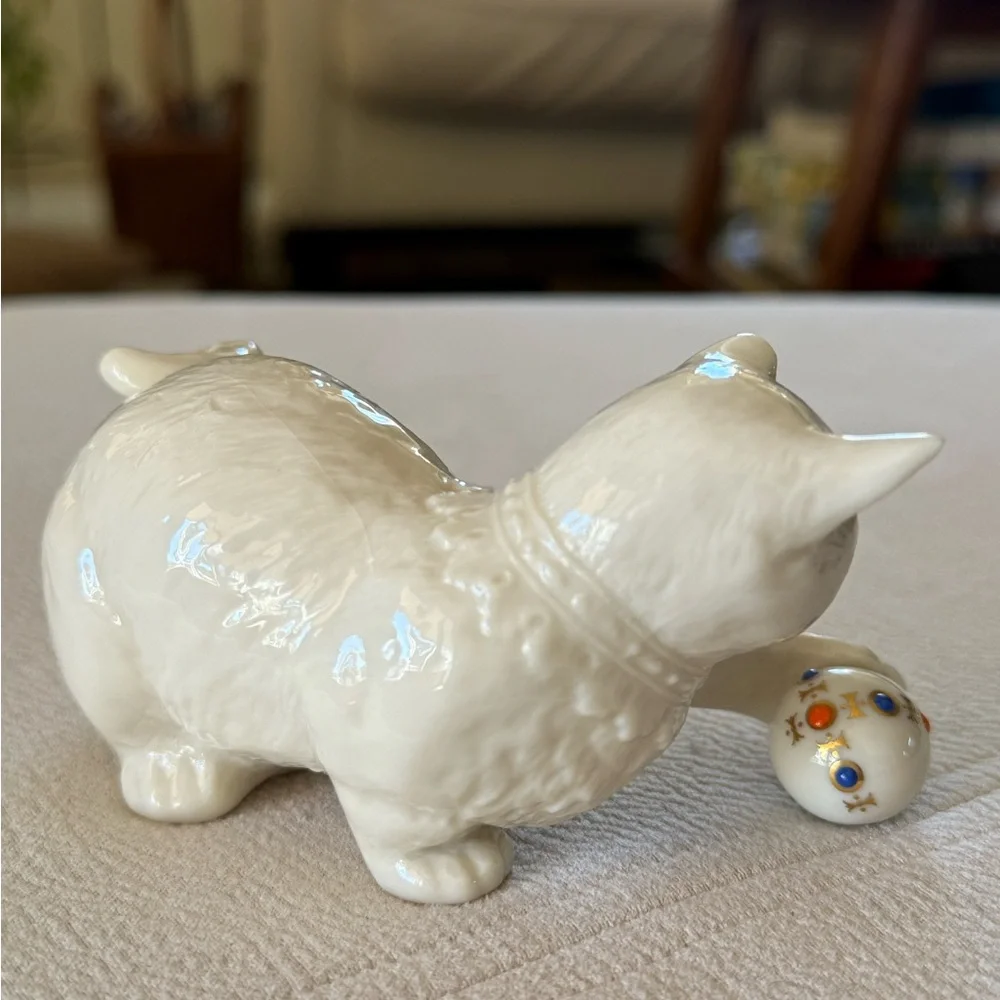 Lenox Ceramic Cat Figurine - White with jewel ball